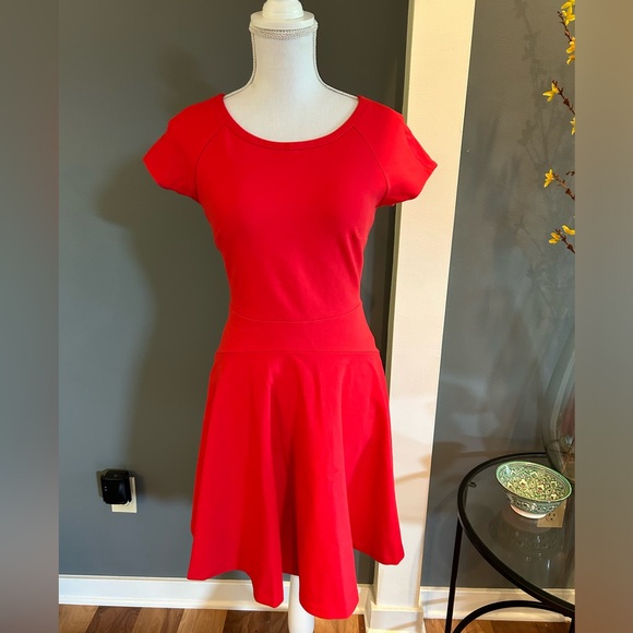 Diane Von Furstenberg Dresses & Skirts - Diane Von Furstenberg Red Dress~Size 4